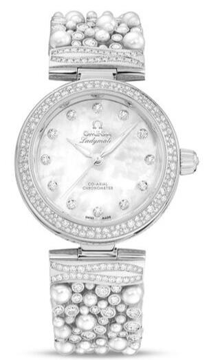 Knock-off watches are combined with diamonds and pearls.
