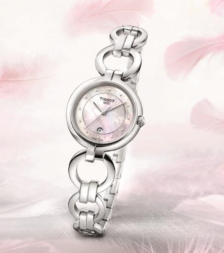 Cheap reproduction watches are set with delicate bracelets.
